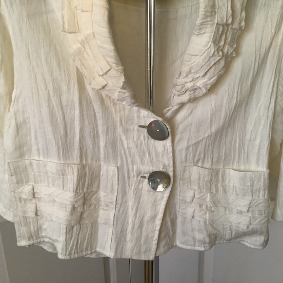 Stunning linen short jacket, European made never worn. One size fits most. - Picture 4 of 6